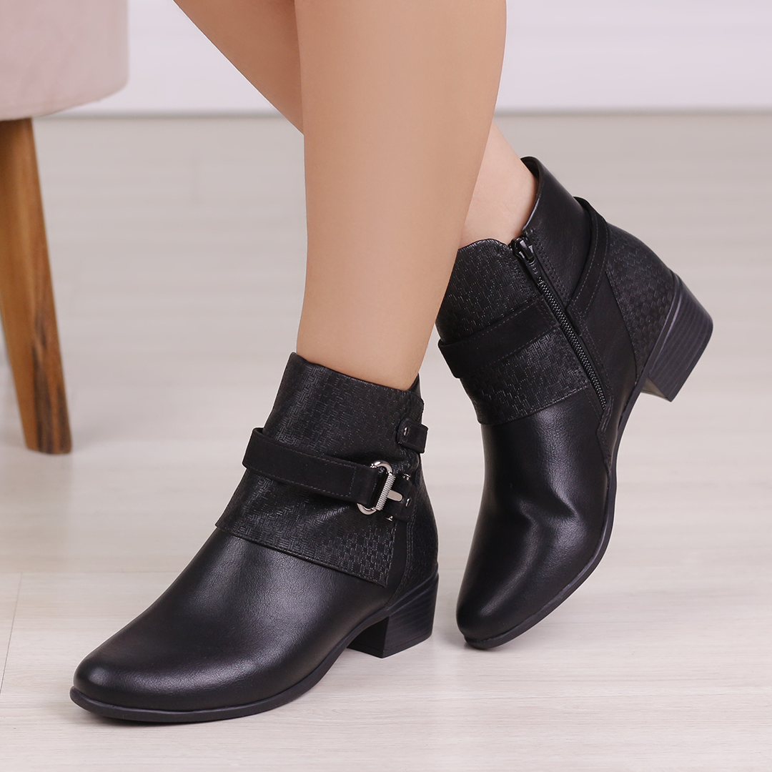 Botas pretas best sale cano baixo