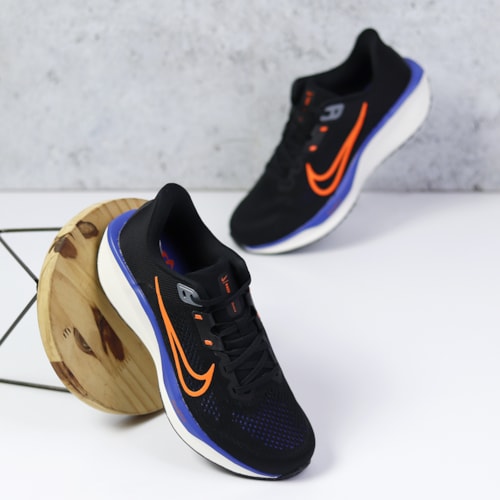 TENIS CORRIDA NIKE PRETO/LARANJA/AZUL(008) QUEST 6