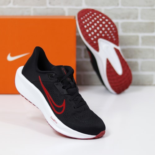 TENIS CORRIDA NIKE PRETO/VERMELHO(002) QUEST 6 TENIS CORRIDA NIKE PRETO/VERMELHO(002) QUEST 6