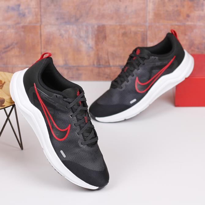 TENIS CORRIDA NIKE PRETO VERMELHO DOWNSHIFTER 12