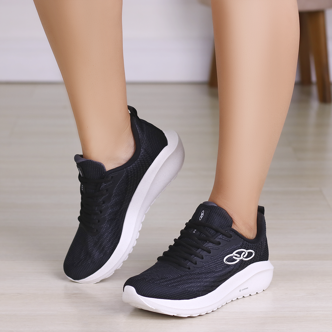 Tenis de corrida preto shops feminino