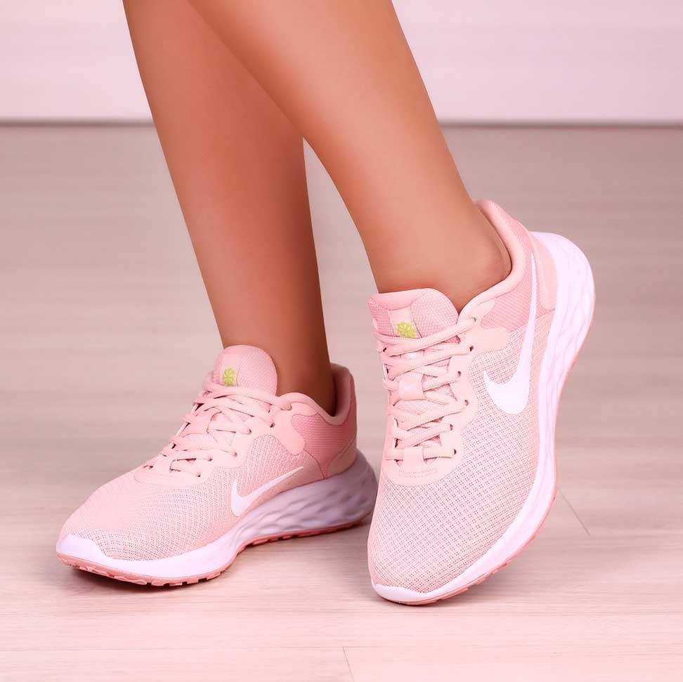 Nike store sneakers rose